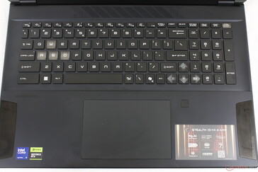 Przestronna, pełnowymiarowa klawiatura do gier i tworzenia treści