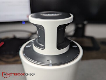 Dwie kamery są zwrócone do siebie