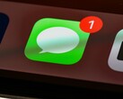 Aplikacja „Wiadomości” firmy Apple, której ikona widoczna jest na zdjęciu, zawiera nowy przełącznik umożliwiający ukrycie przycisku dyktowania w polu tekstowym.