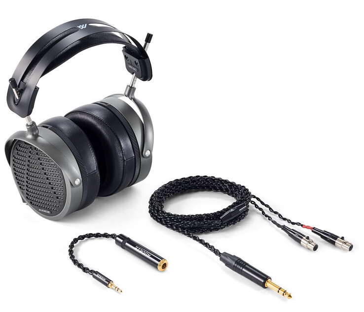 Audeze MM-520 jest dostarczany z kablem i adapterem wtyczki.