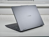 Ostrożnie z przystępnym cenowo wariantem: Konwertowalny laptop Lenovo IdeaPad 5 2-w-1 pokazuje zagrożenia związane z tańszymi konfiguracjami (na zdjęciu: Lenovo IdeaPad 5 2-w-1 14AKP10, źródło zdjęcia: Benjamin Herzig/Notebookcheck)