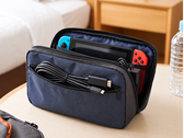 Nintendo Switch z dołączonym kablem