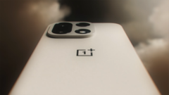 OnePlus 15 w kolorystyce Sand Dune. (Źródło zdjęcia: OnePlus)