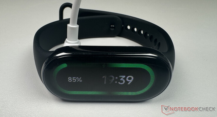 Ładowanie opaski Xiaomi Smart Band 8