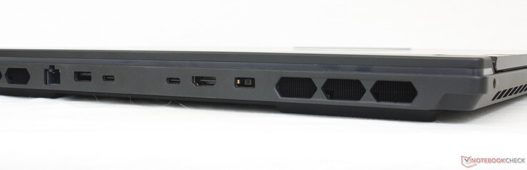 Tył: RJ-45 2,5 Gb/s, USB-A 3.2 Gen. 1, 2x Thunderbolt 4 z DisplayPort 1.4 + Power Delivery 140 W, HDMI 2.1, zasilacz sieciowy
