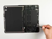 IPad Pro może być łatwy w naprawie, ale usunięcie ekranu nie jest proste (źródło obrazu: iFixit)