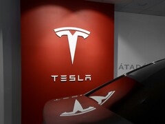 Wydaje się, że funkcja Autopilot firmy Tesla nie ponosi winy za ten konkretny wypadek.