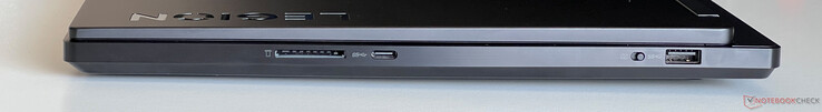 Po prawej stronie: Czytnik kart SD USB-C 3.2 Gen.1 (5 GBit/s, DisplayPort ALT mode 1.4, Power Delivery), kamera internetowa eShutter, USB-A 3.2 Gen.1 (5 GBit/s)