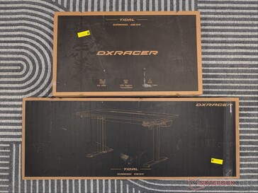 Dwa z trzech pudełek, w których dostarczany jest model DXRACER Tidal.