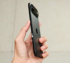 IPhone Air Apple nie wydaje się być zbyt popularny (źródło zdjęcia: Thai Nguyen)