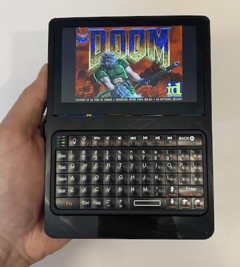 Bumble-Berry-Pi wykorzystuje gotowe części i minimalny druk 3D, aby stworzyć świetnie wyglądający i funkcjonalny palmtop (Źródło obrazu: Samcervantes via Github)