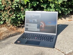 Lenovo ThinkPad P14s Gen 6 AMD w świetle słonecznym (źródło obrazu: Benjamin Herzig)
