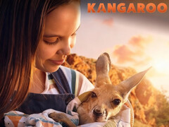 Lily Whiteley jako Charlie z uratowanym legwanem (źródło zdjęcia: Flixster)