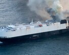 Statek towarowy Morning Midas płonie 300 mil (482,8 km) na południe od Adak na Alasce (źródło zdjęcia: U.S. Coast Guard)