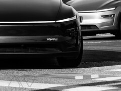 Logo platformy ride-share Tesla Robotaxi na Modelu Y. (Źródło zdjęcia: @artsimage/X)