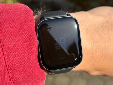 Wyświetlacz Amazfit Active jest trudny do odczytania w bezpośrednim świetle słonecznym.