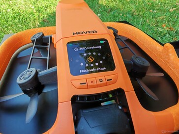 Dron jest wyposażony w wyświetlacz