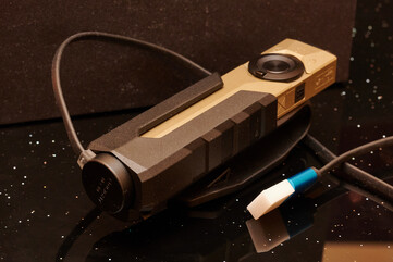 ... jak również na kaburze. (Źródło zdjęcia: Andreas Sebayang/Notebookcheck.com)