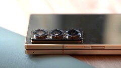 Przeciek dostarcza nowych wskazówek na temat funkcji Galaxy Z Fold7 i Galaxy Z Flip7. To zdjęcie przedstawia obecną edycję specjalną Samsunga. (Źródło zdjęcia: Ben's Gadget Reviews)