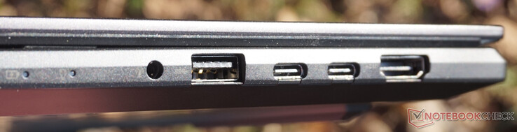 Po prawej stronie: Combo audio jack, USB 3.0 (5 Gbit/s), 2x USB-C (10 Gbit/s, DisplayPort, Power Delivery), HDMI 2.1