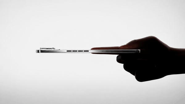 iQOO podkreśla smukłą sylwetkę i metalową konstrukcję tabletu Pad Ultra