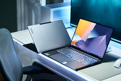Następca Lenovo Yoga Pro 9i, którego niedawno recenzowaliśmy, wyciekł i będzie wyposażony w GPU RTX 5070 Laptop. (Źródło obrazu: Notebookcheck)