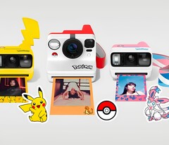 Firmy Polaroid i The Pokémon Company wprowadziły na rynek dziewięcioczęściową limitowaną serię składającą się z trzech aparatów fotograficznych, trzech opakowań filmów fotograficznych oraz trzech akcesoriów.