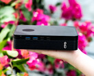 Jedna z dwóch konfiguracji mini PC posiada port MCIO. Na zdjęciu: widok z boku GPD Box.