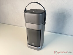 Kompaktowy, lekki i z uchwytem do przenoszenia