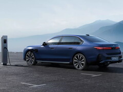E-BMW na stacji ładowania
