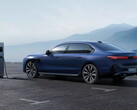 E-BMW na stacji ładowania