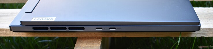 Po lewej: Thunderbolt 4, USB-C 3.1 Gen 1