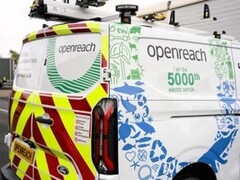 Specjalnie zaprojektowany pojazd elektryczny Openreach oznaczający 5000. elektryczną furgonetkę firmy na drogach w Wielkiej Brytanii (źródło zdjęcia: Openreach)