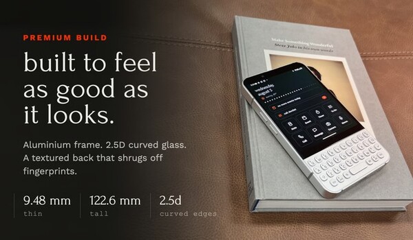 Model Minimal Phone 2 jest mniejszy od swojego poprzednika, ale charakteryzuje się lepszymi parametrami technicznymi.