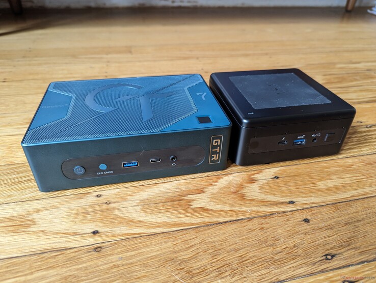 Po lewej: Beelink GTR7, po prawej: Intel NUC11PAQ