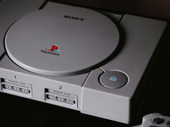 W grudniu 1994 roku firma Sony wprowadziła na rynek pierwszą konsolę PlayStation.