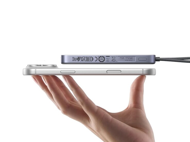 Powerbank Ugreen MagFlow Air Ultra Slim ma grubość 13,9 mm.