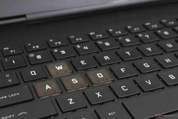 Nowe półprzezroczyste klawisze WASD przypominają nam półprzezroczyste klawisze WASD na wielu laptopach Asus ROG