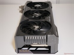 Karta graficzna TUF Gaming GeForce RTX 4070 Ti Super charakteryzuje się niskim profilem hałasu wentylatora w stresie