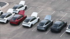 Tesla buduje zapasy tańszych wersji Modelu Y z białym wnętrzem w Giga Texas (źródło zdjęcia: Joe Tegtmeyer/X)