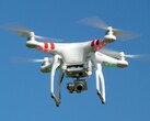 DJI kwestionuje decyzję FCC Covered List w sądzie federalnym, ponieważ amerykańskie przepisy zaostrzają się wokół nowych zezwoleń na drony wyprodukowane za granicą.