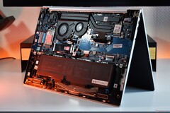 Wnętrze laptopa HP EliteBook 8 G2a 16