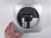 Mac mini pozostaje łatwy do otwarcia, ale trudny do naprawy. (Źródło obrazu: Brandon Geekabit)