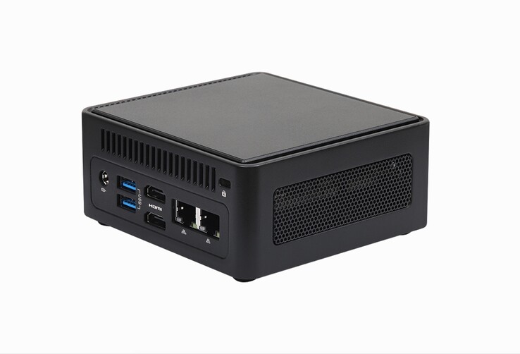 Tylne złącza wejścia/wyjścia obejmują dwa porty 2,5 GbE, dwa porty HDMI oraz dwa porty USB-A.