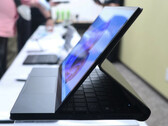 OneMix 5 będzie obsługiwał wiele pozycji, w tym faksymile Surface Laptop Studio. (Źródło obrazu: PC Watch)