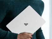 Laptop Surface 13 cali jest najmniejszym laptopem, jaki firma Microsoft obecnie sprzedaje.