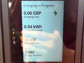 Superchargery Tesla V4 z systemem "tap-to-pay" pojawiają się w Wielkiej Brytanii (zdjęcie: James Court/X)