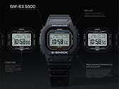 Zegarek Casio G-Shock GW-BX5600 przedstawiony wraz z opisami podkreślającymi wyświetlacz MIP LCD, dwa style czcionek, zasilanie Tough Solar, łączność Bluetooth oraz funkcję synchronizacji czasu za pomocą sygnału radiowego Multiband 6.