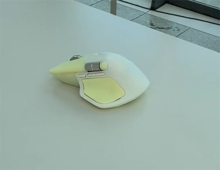 Jedna z innych opcji kolorystycznych MX Master 4 pokazana podczas premiery Logitech. (Źródło zdjęcia: Reddit)