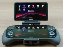 Dodatek Retroid Dual Screen Add-on dodaje drugi ekran do kompatybilnych handheldów Retroid. (Źródło obrazu: Retroid)